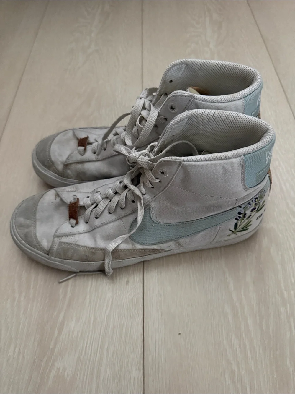 Nike High-Top Sneakers in White Light Gray Blue Swoosh Embroidered